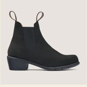 Blundstone heeled boots in black nubuck